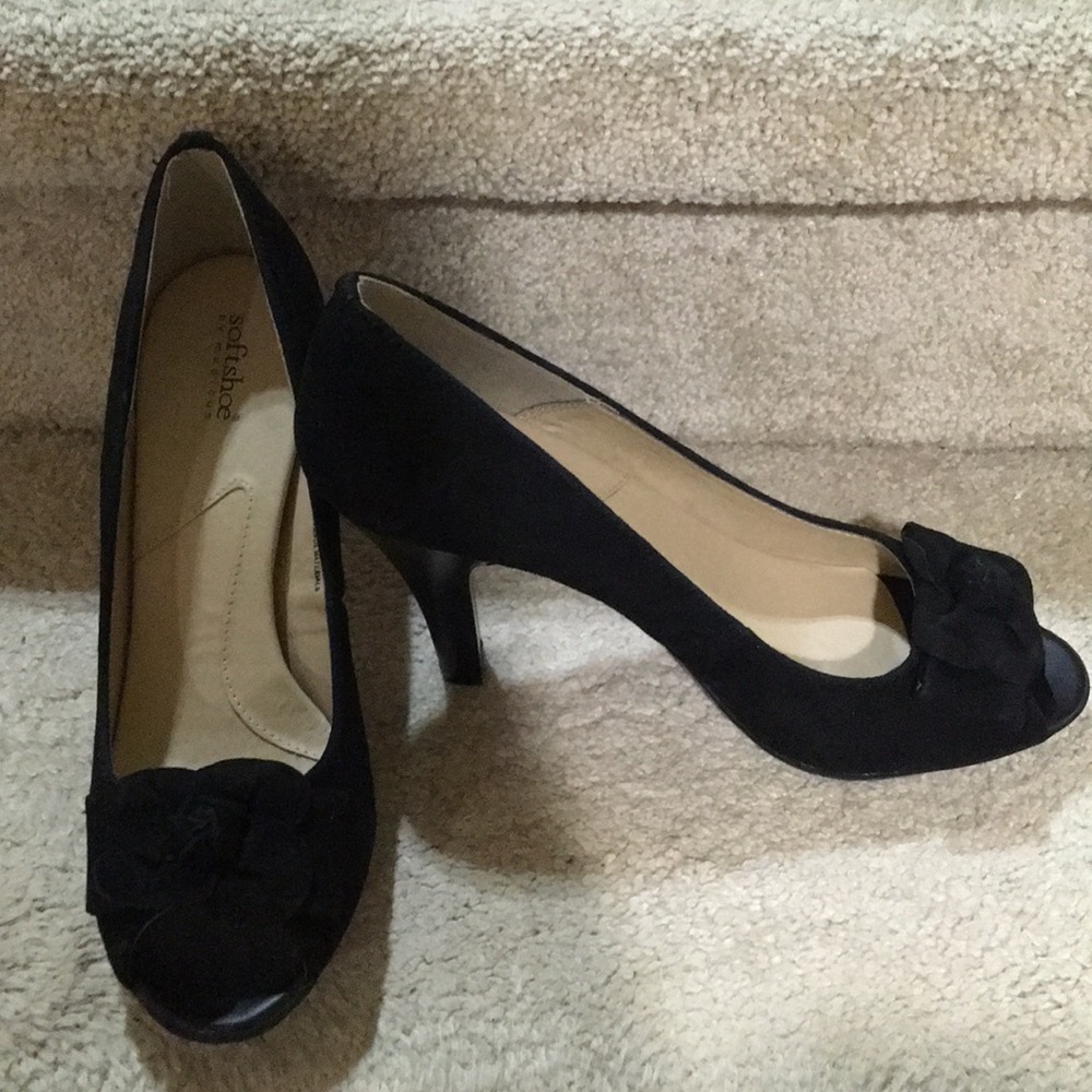 Beautiful black velvet heels